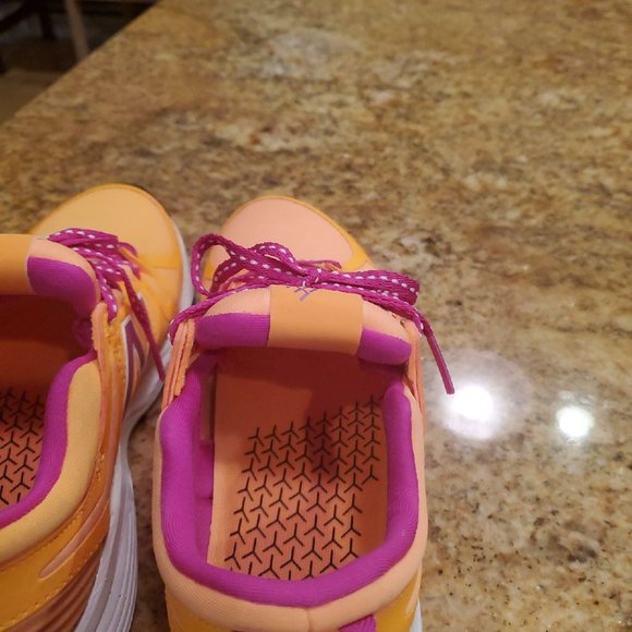 New Balance Vazee Agility Sneakers - Picture 7 of 9